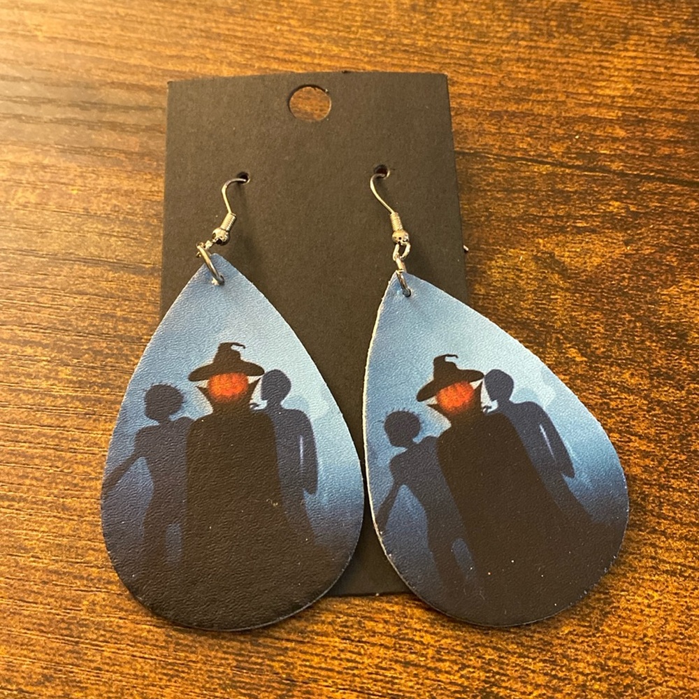 Jack-o’-lantern witch leather dangle earrings